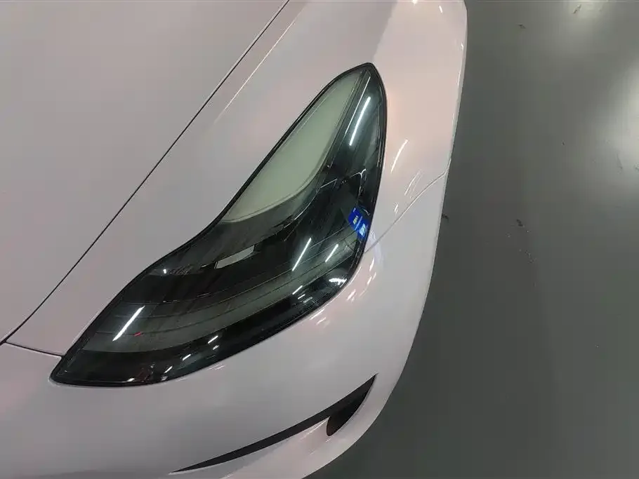 Tesla Model 3 — фото 3