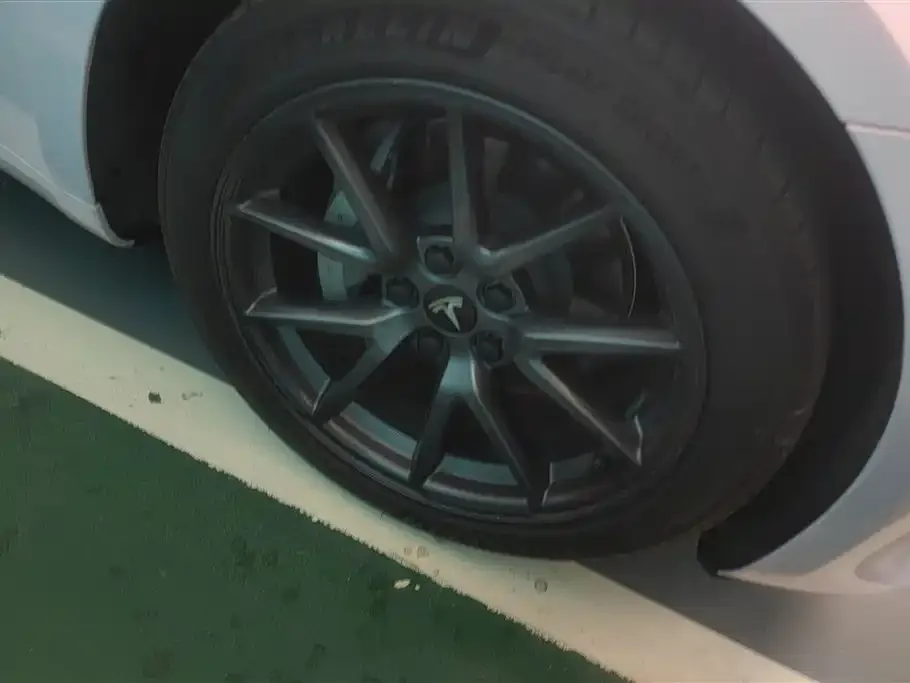 Tesla Model 3 — фото 2
