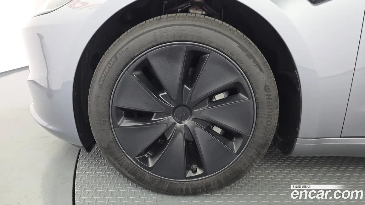 Tesla Model 3 — фото 10
