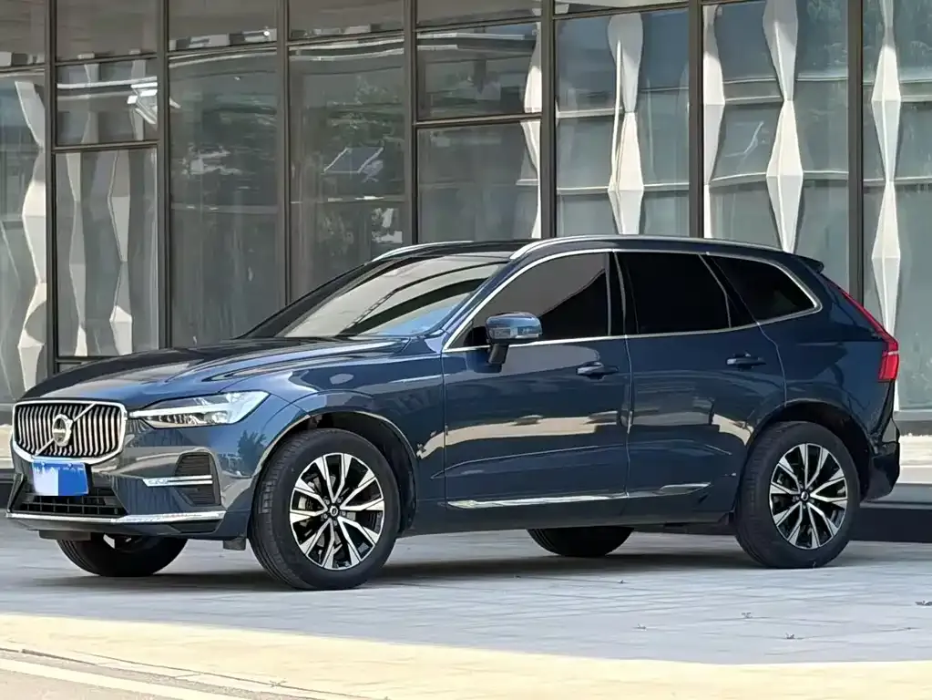Volvo XC60 — фото 1
