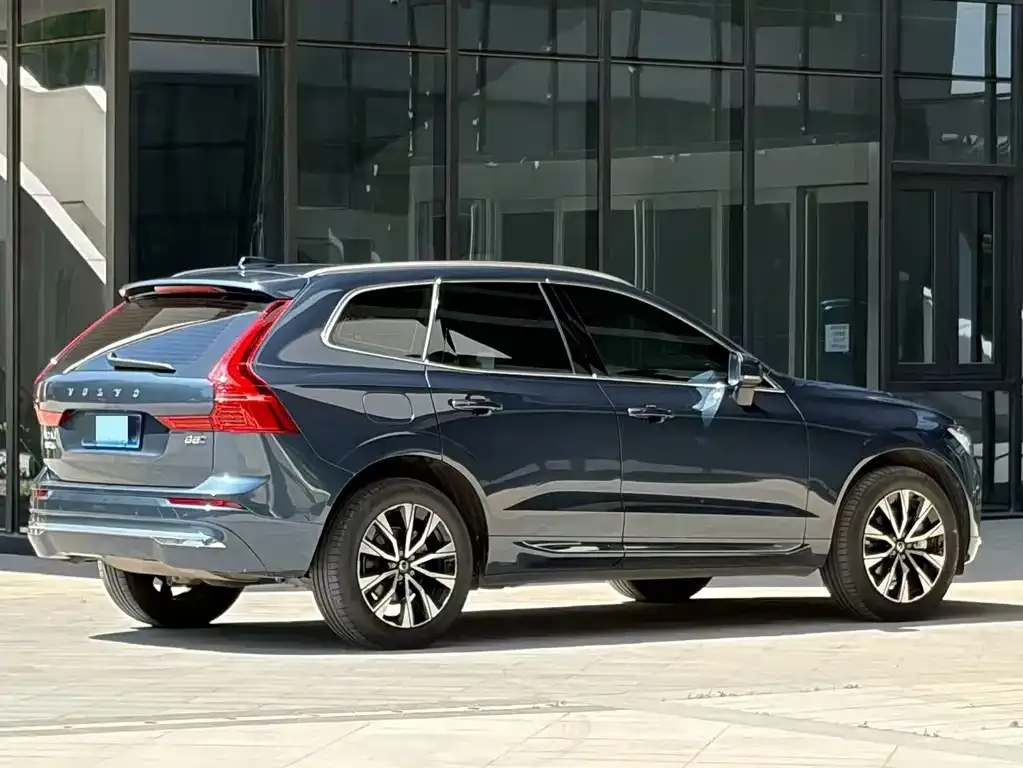 Volvo XC60 — фото 7