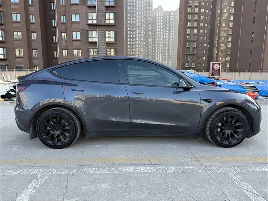 Tesla Model Y — фото 7