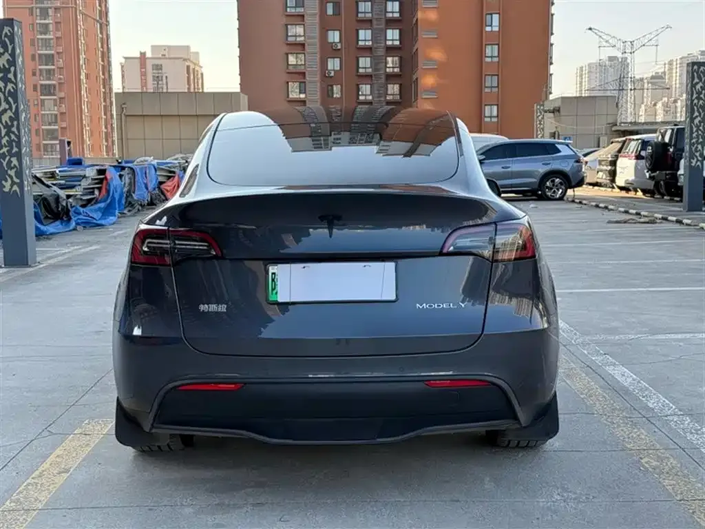 Tesla Model Y — фото 8
