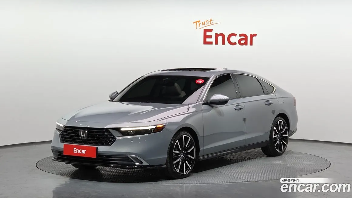 Honda Accord 2.0 Hybrid Touring 1