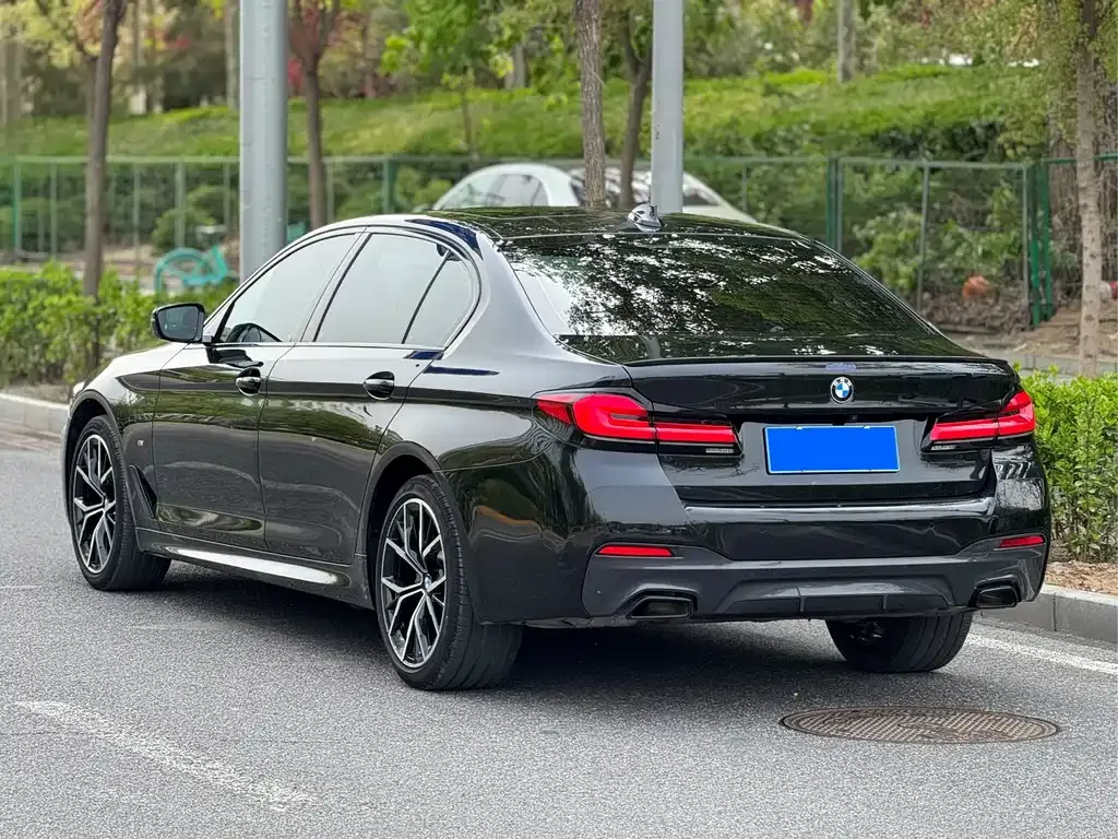 BMW 5 Series — фото 10