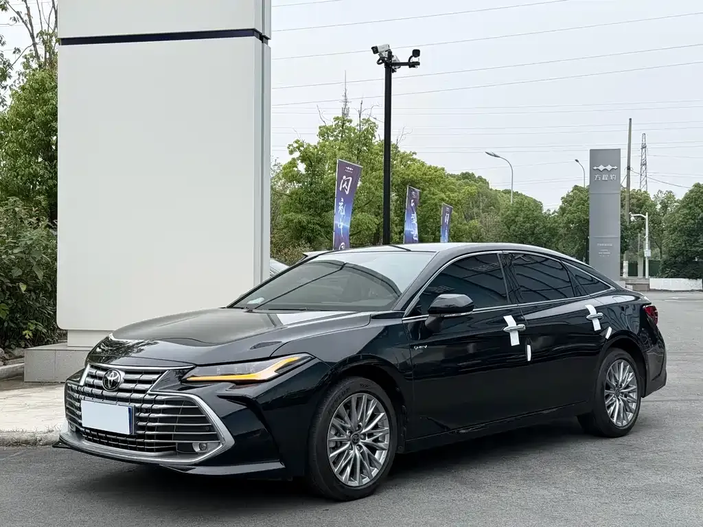 Toyota Avalon — фото 1