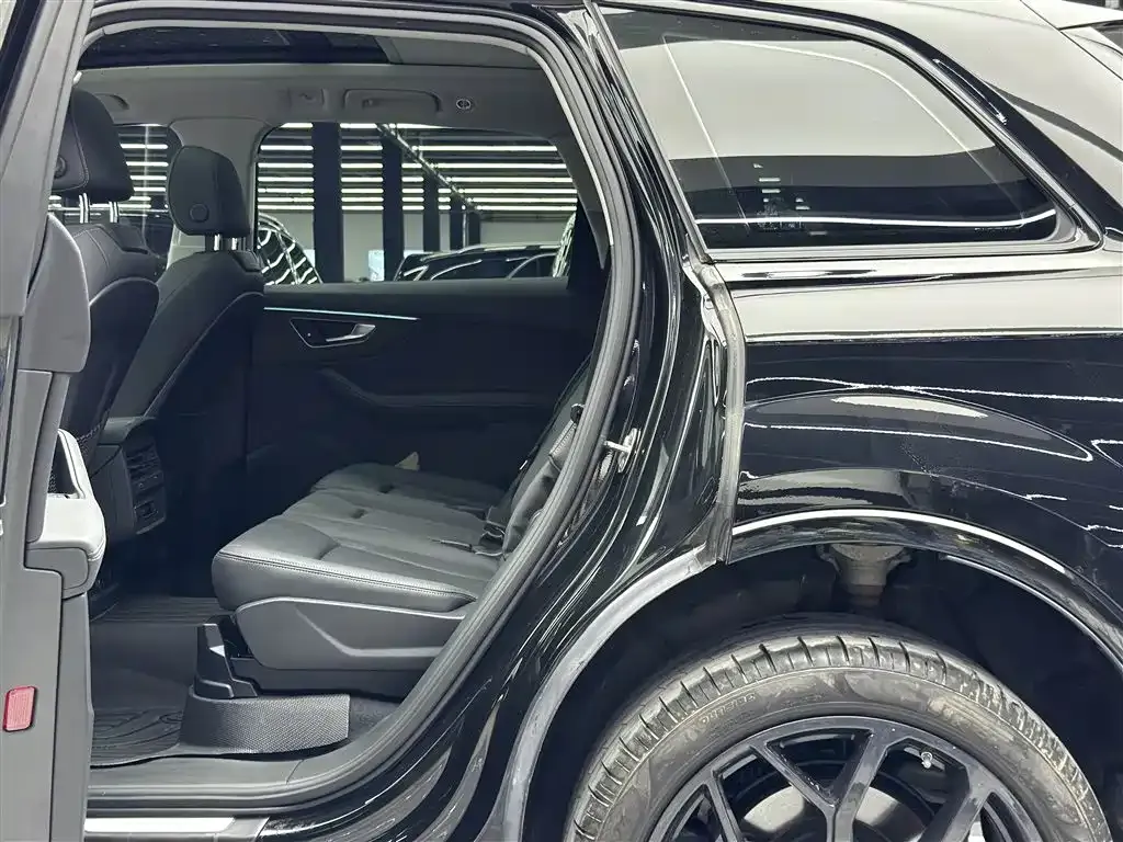 Audi Q7 — фото 8