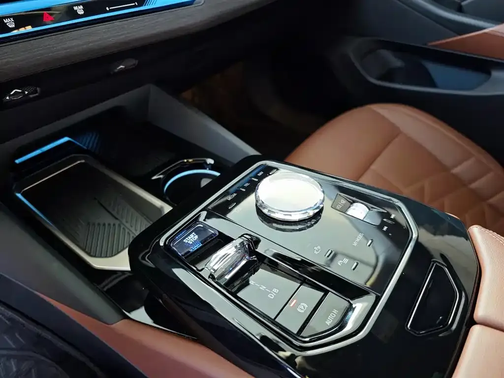 BMW i5 — фото 2