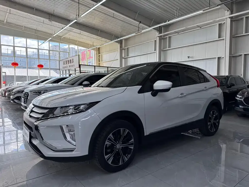 Mitsubishi Eclipse Cross — фото 1
