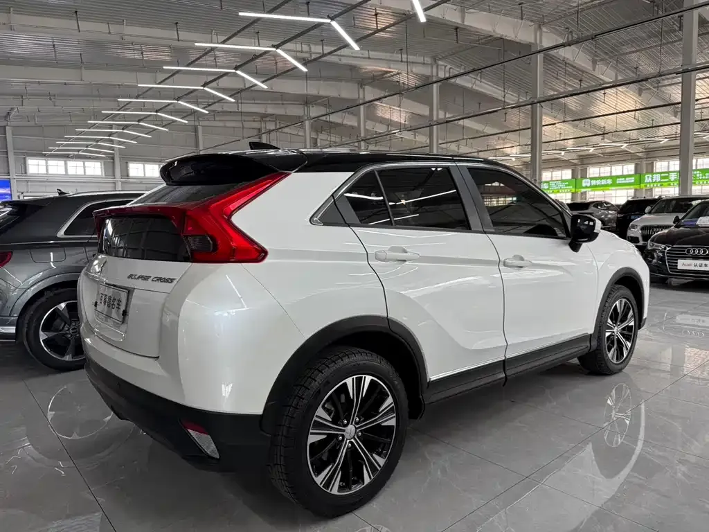 Mitsubishi Eclipse Cross — фото 10
