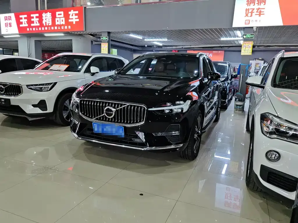 Volvo XC60 — фото 1