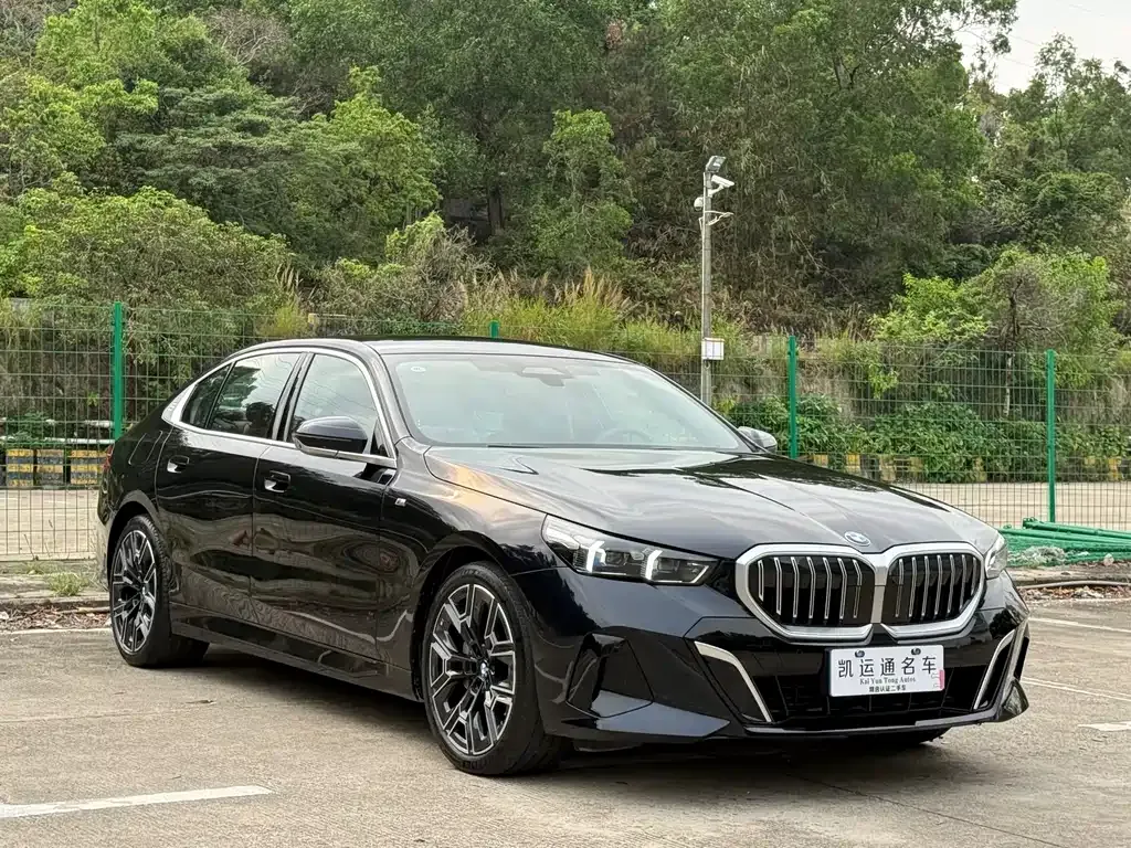 BMW 5 Series — фото 10