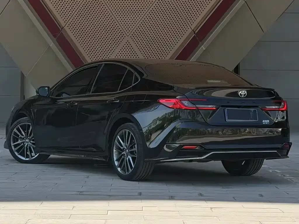Toyota Camry — фото 5