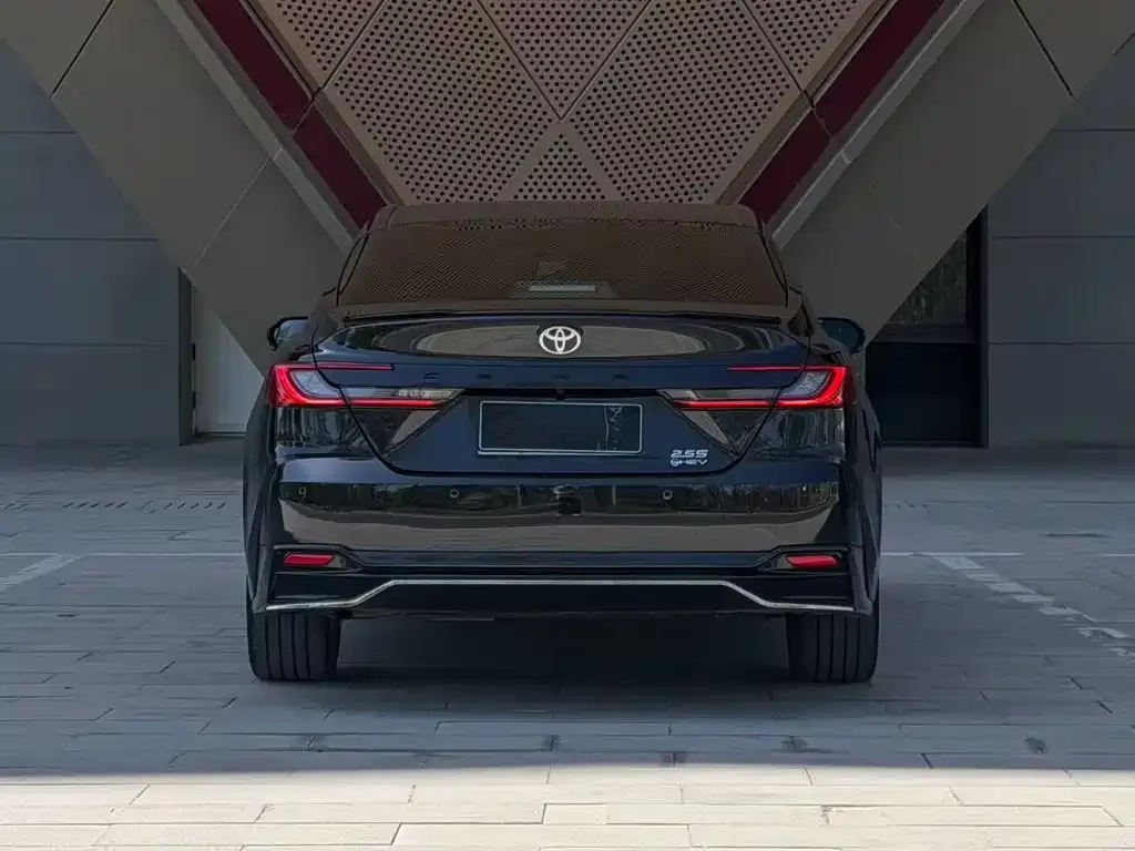 Toyota Camry — фото 4