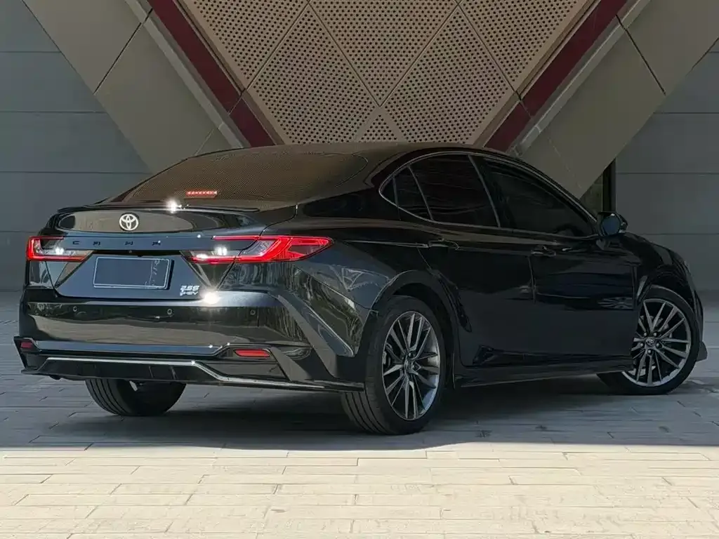 Toyota Camry — фото 9