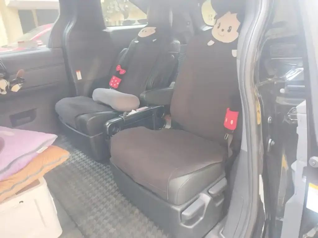 Toyota Granvia — фото 2