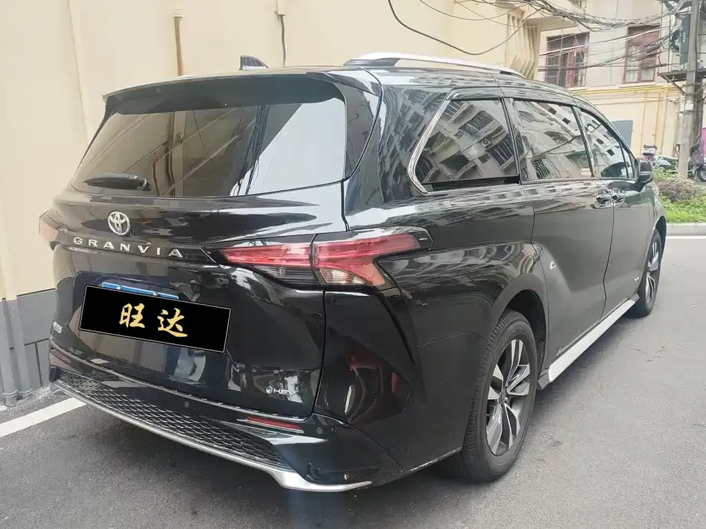 Toyota Granvia — фото 10
