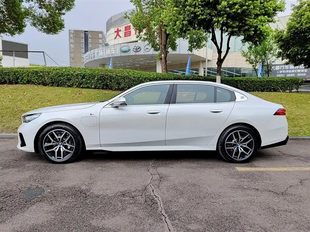 BMW i5 2025 из CN, фото 9