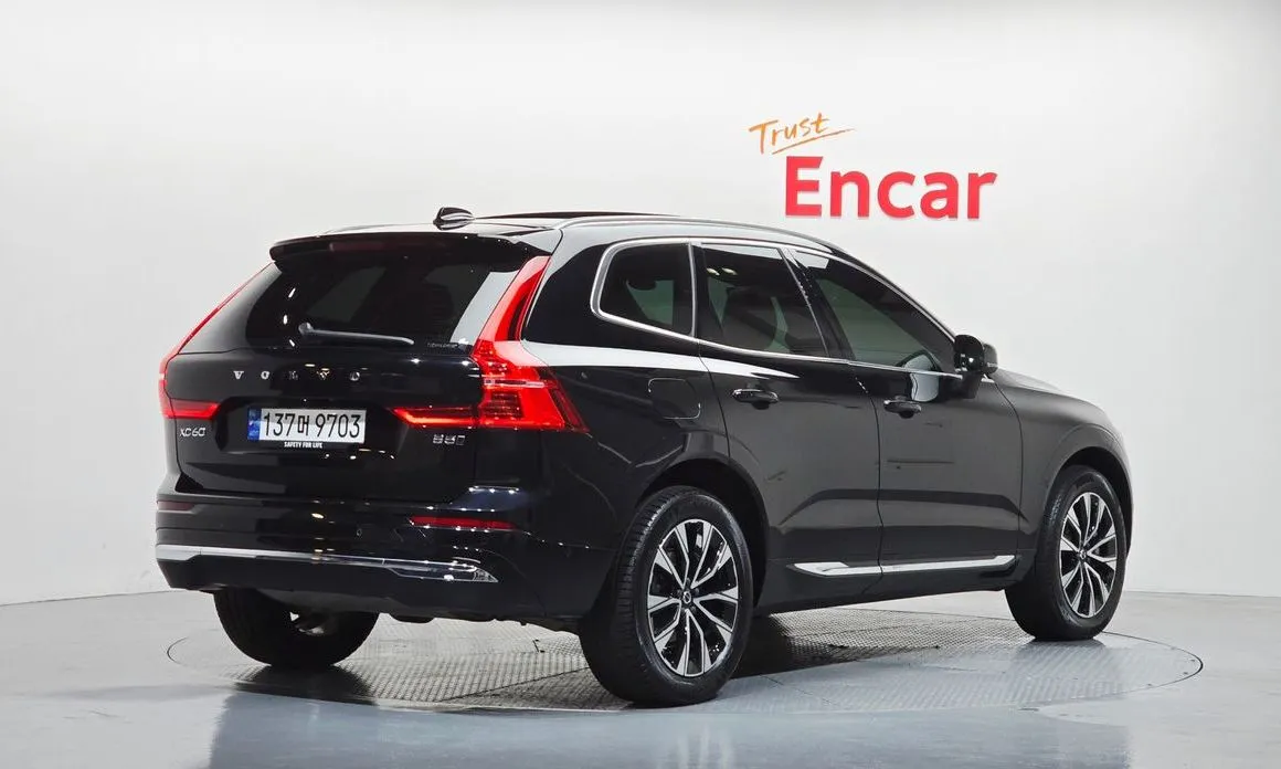 Volvo XC60 — фото 10