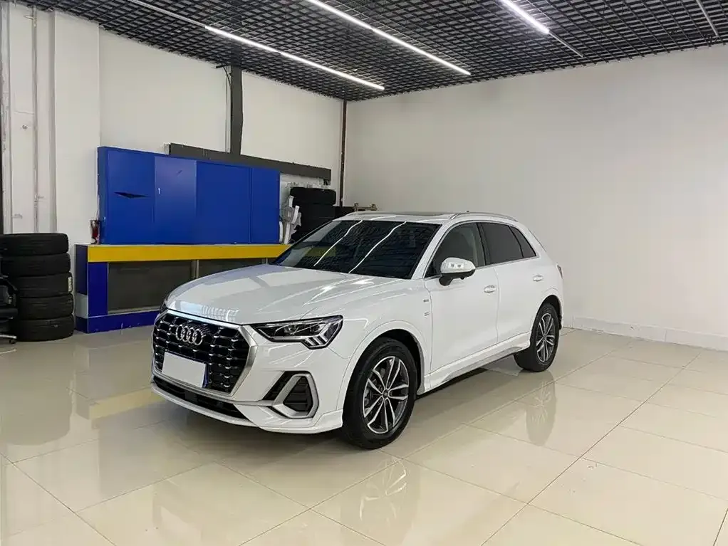 Audi Q3 — фото 1