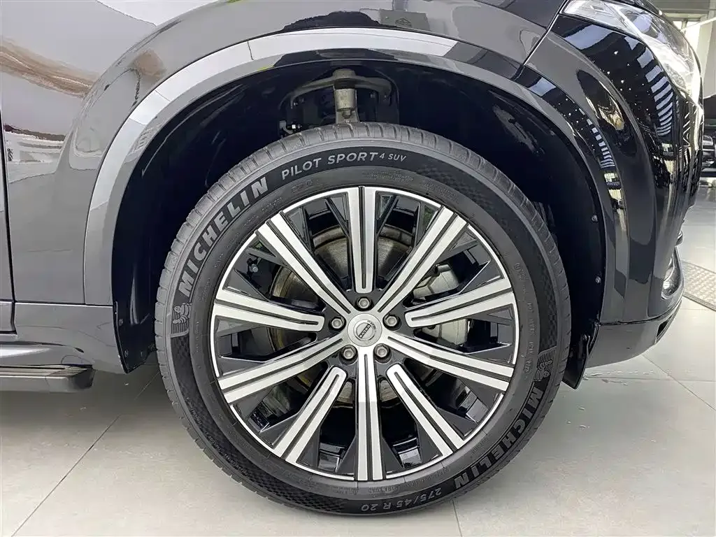 Volvo XC90 — фото 9