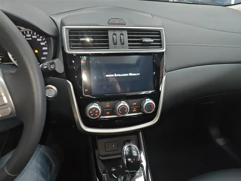 Nissan Tiida 2022 из CN, фото 3