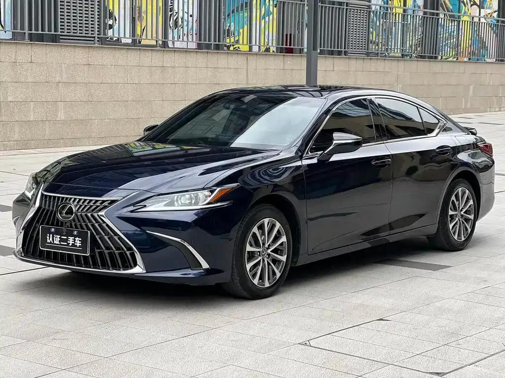 Lexus ES — фото 1