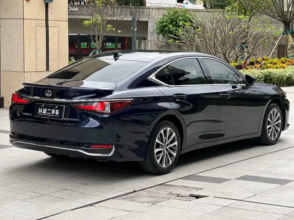 Lexus ES — фото 10