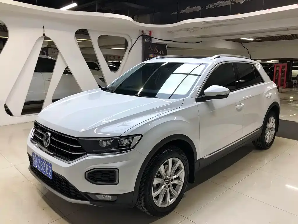 Volkswagen T-Roc — фото 1