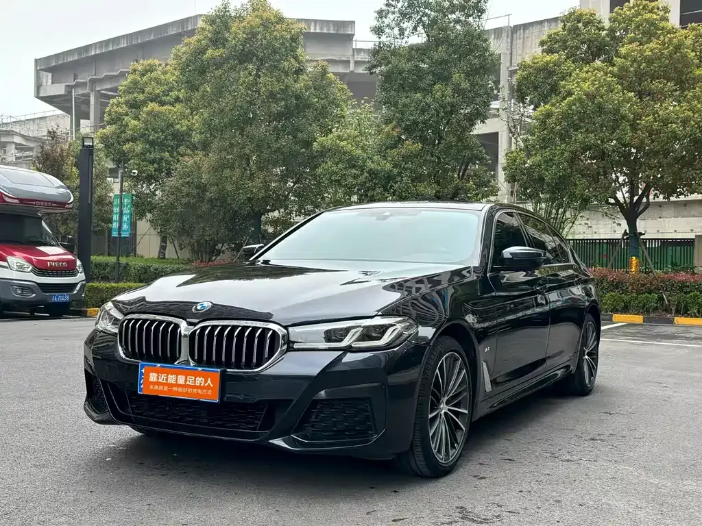 BMW 5 Series — фото 1