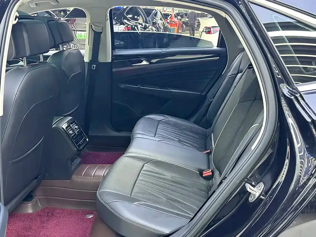 Volkswagen Passat — фото 8