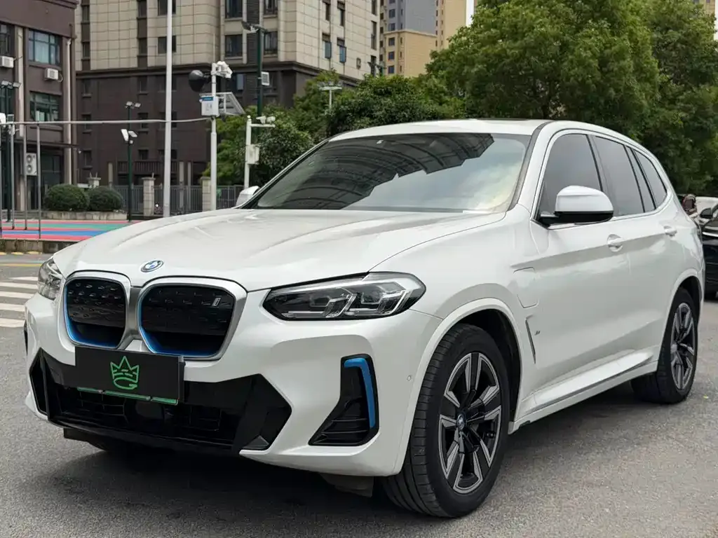 BMW iX3 — фото 1