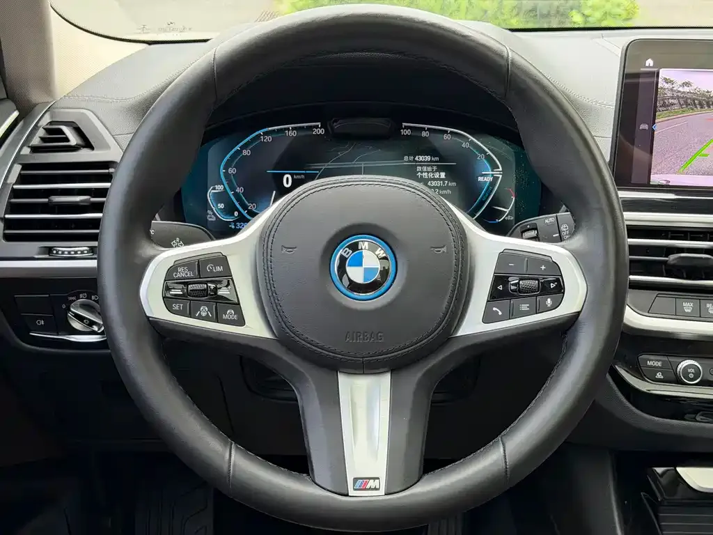 BMW iX3 — фото 3