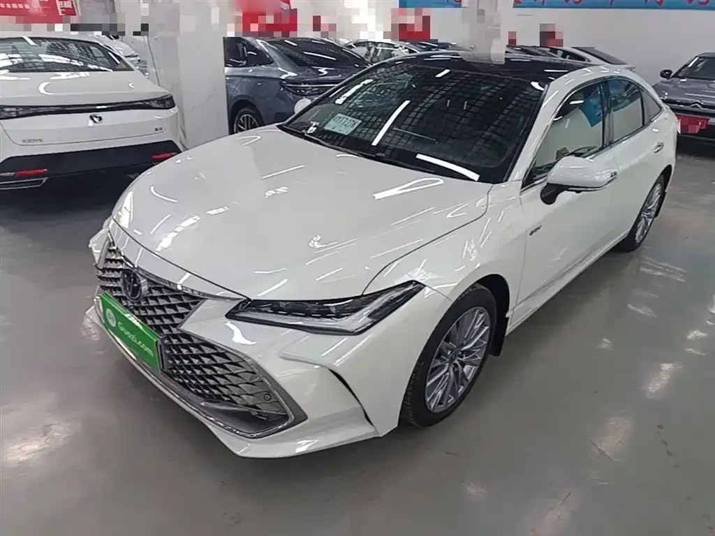Toyota Avalon — фото 1