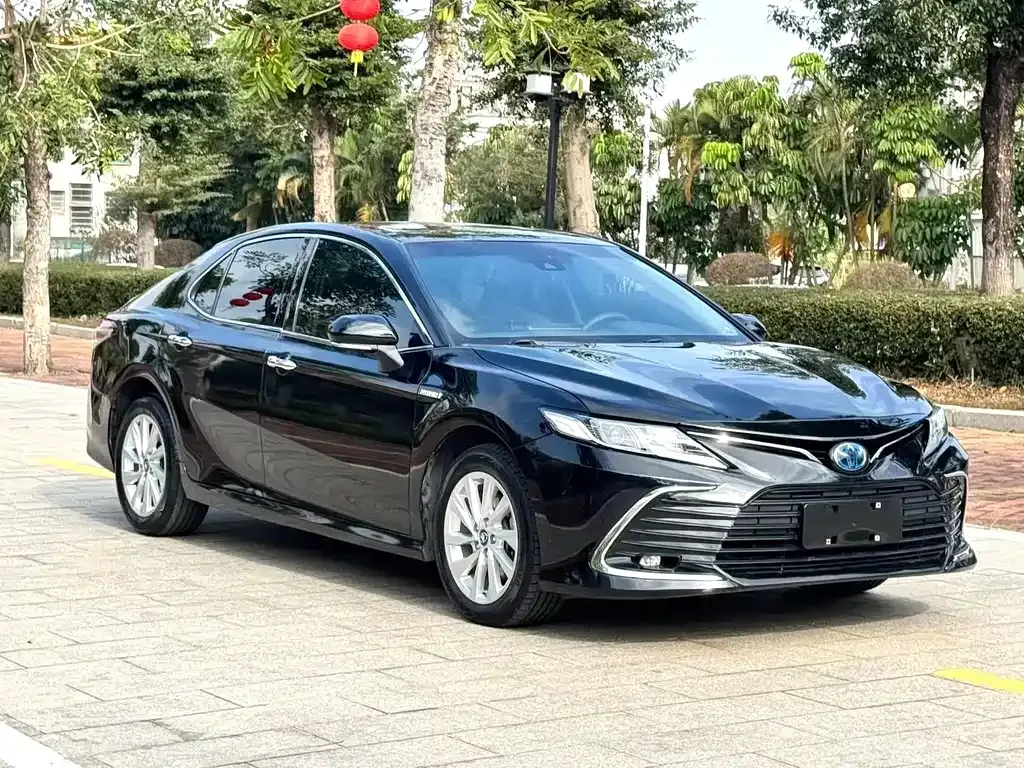 Toyota Camry — фото 8