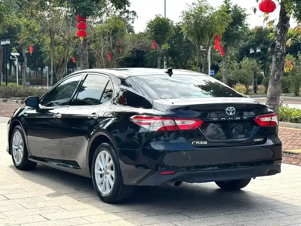 Toyota Camry — фото 7