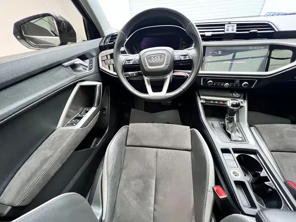 Audi Q3 — фото 10