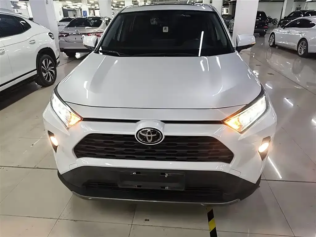 Toyota RAV4 — фото 9