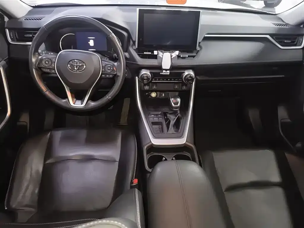 Toyota RAV4 — фото 4