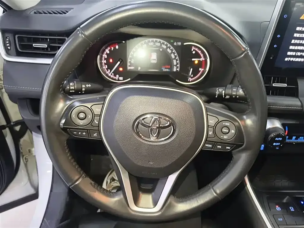 Toyota RAV4 — фото 8