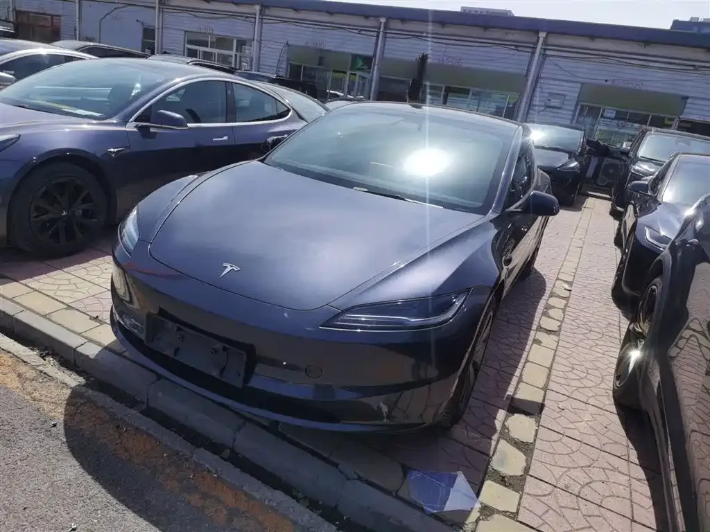 Tesla Model 3 — фото 1