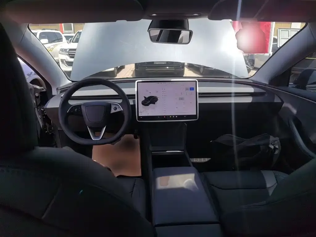 Tesla Model 3 — фото 2