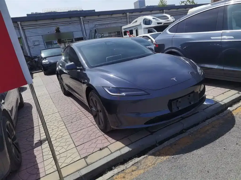 Tesla Model 3 — фото 9