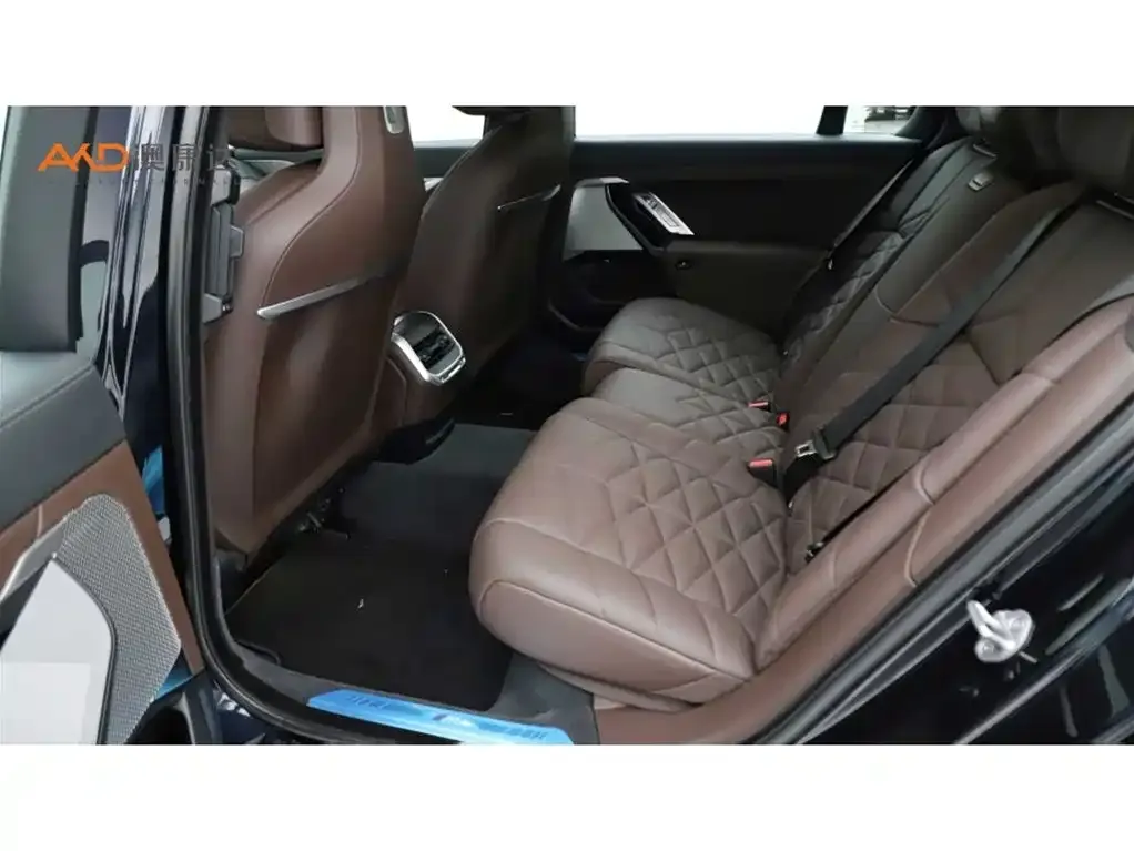 BMW 7 Series 2023 из CN, фото 8