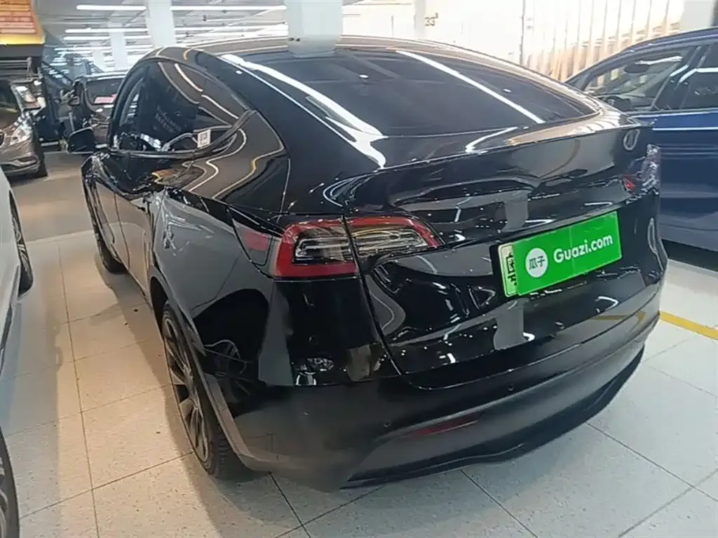 Tesla Model Y — фото 10