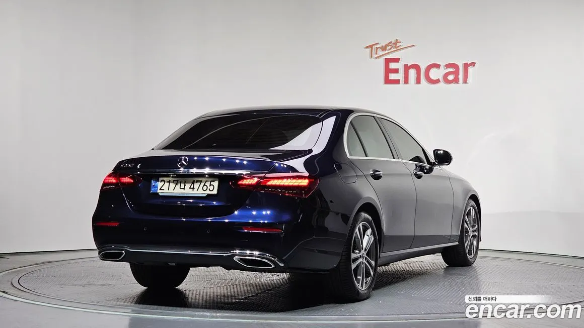 Mercedes-Benz E-Class — фото 10