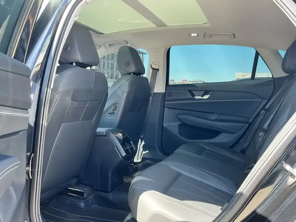Volkswagen Passat — фото 6
