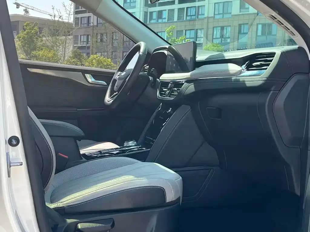 Ford Escape 2023 из CN, фото 5