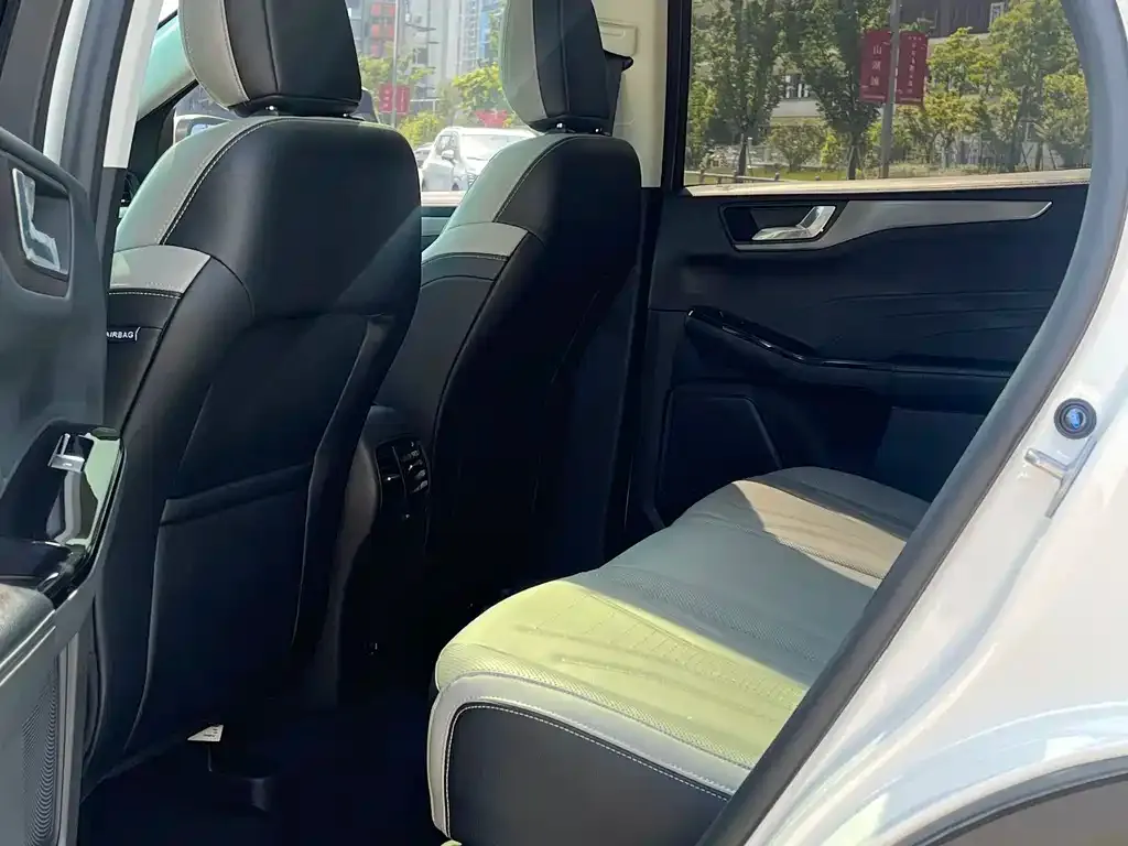 Ford Escape 2023 из CN, фото 3