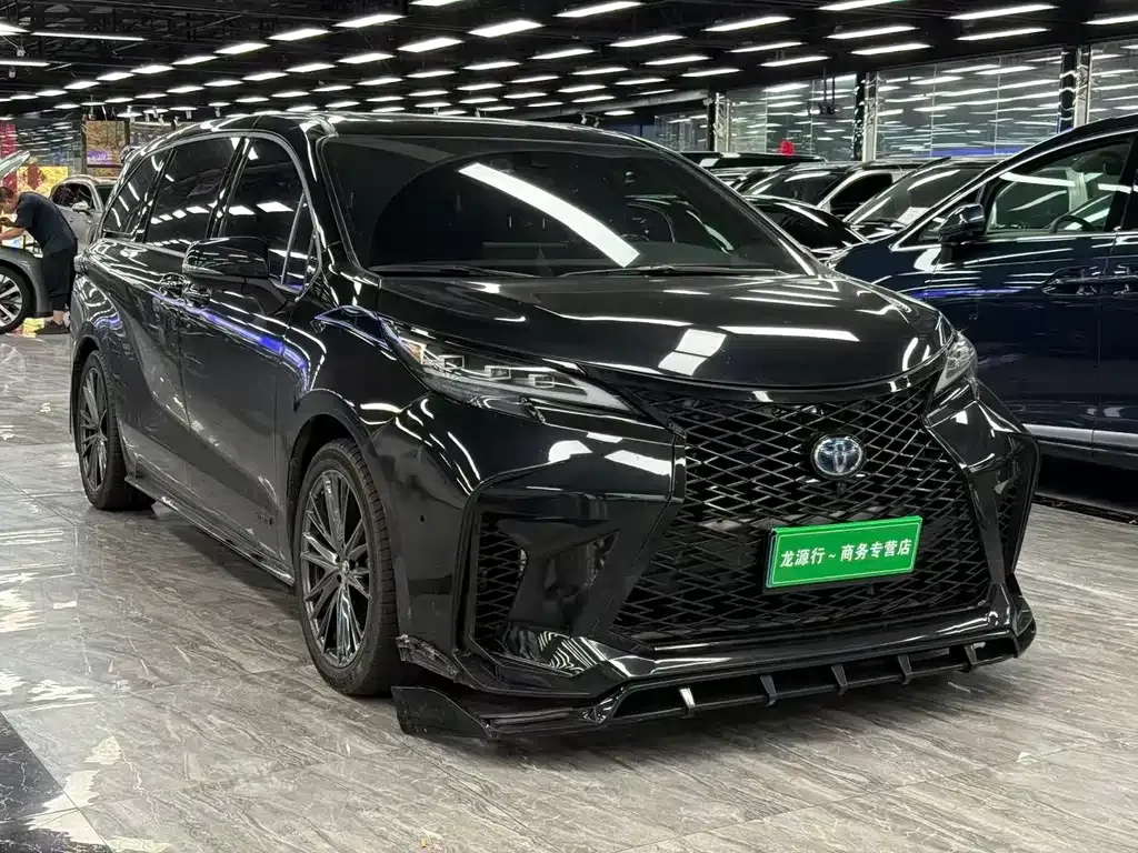 Toyota Sienna — фото 10